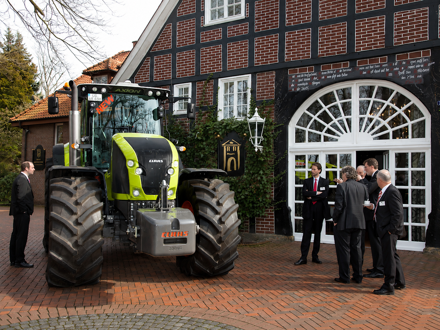 Neuer Traktor vor Tagung